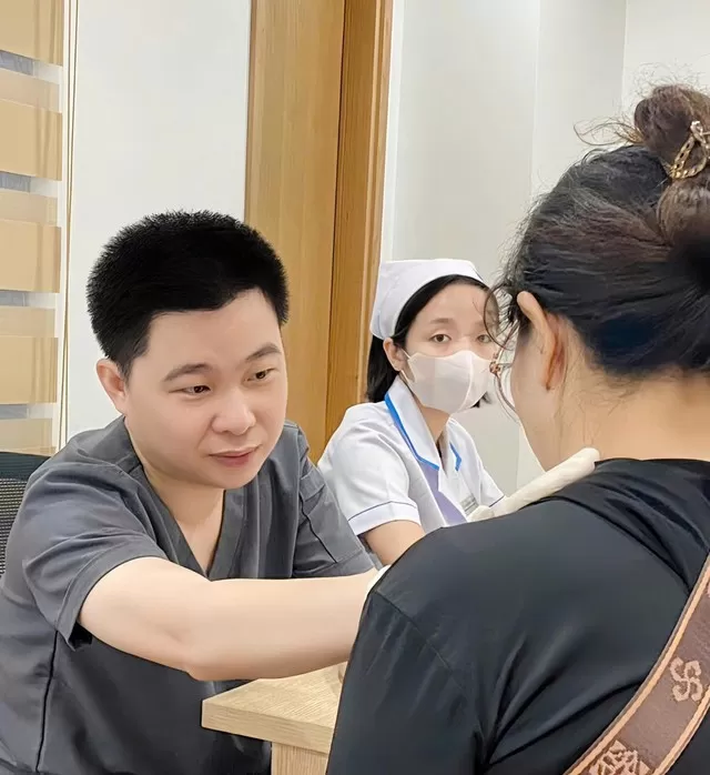 14 năm đồng h&agrave;nh c&ugrave;ng bệnh nh&acirc;n ung thư, b&aacute;c sĩ Nguyễn Văn Chiều tiết lộ sai lầm khiến bệnh t&aacute;i ph&aacute;t - Ảnh 1.