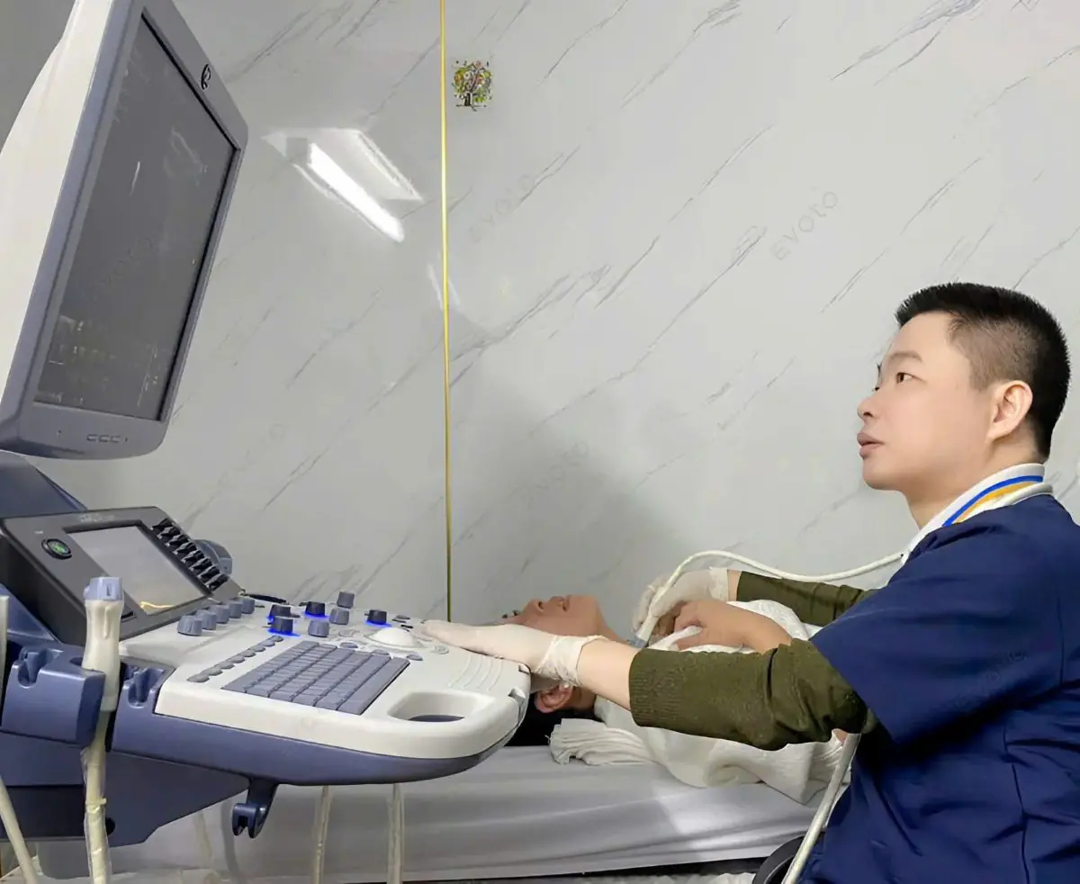 Phu nu hien dai bac si chien tuyen giap 01