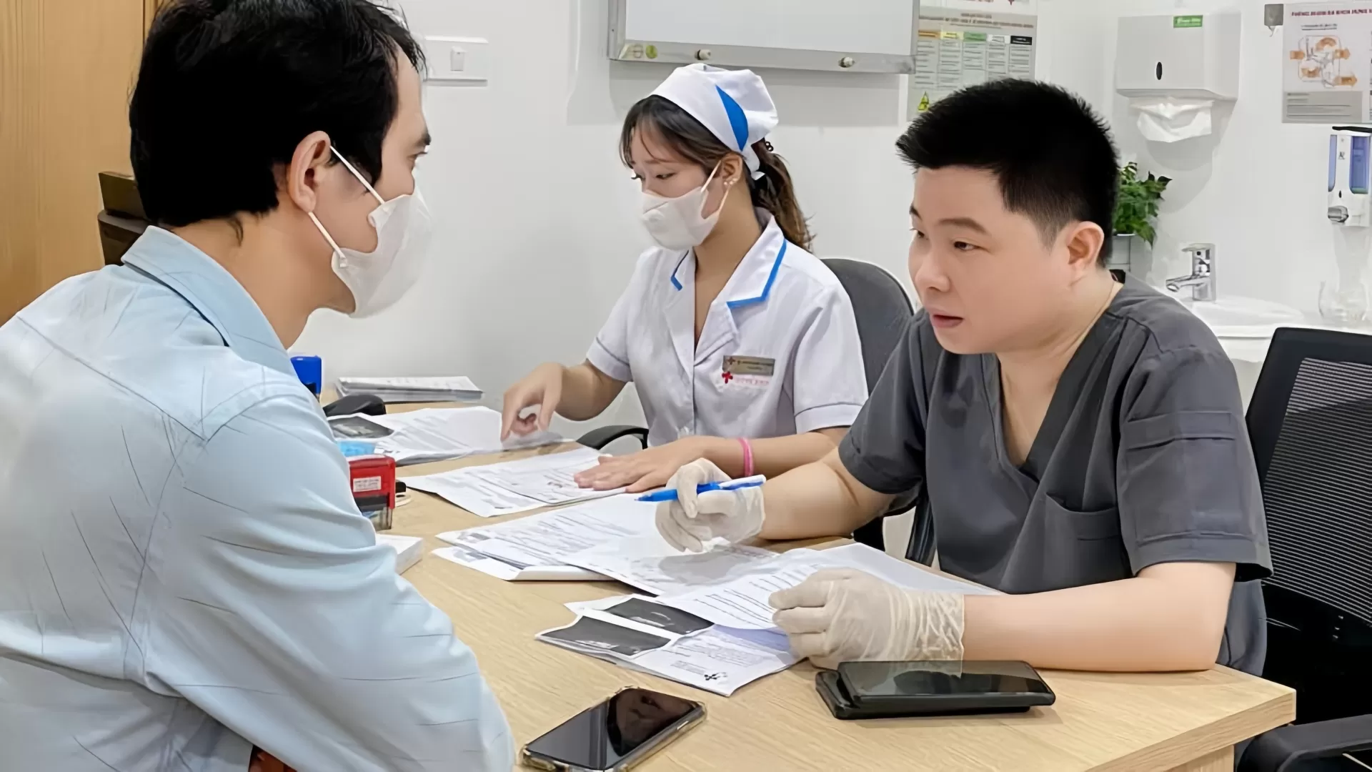 Rụng t&oacute;c sau sinh bao l&acirc;u th&igrave; hết? Điều b&aacute;c sĩ chưa n&oacute;i r&otilde;