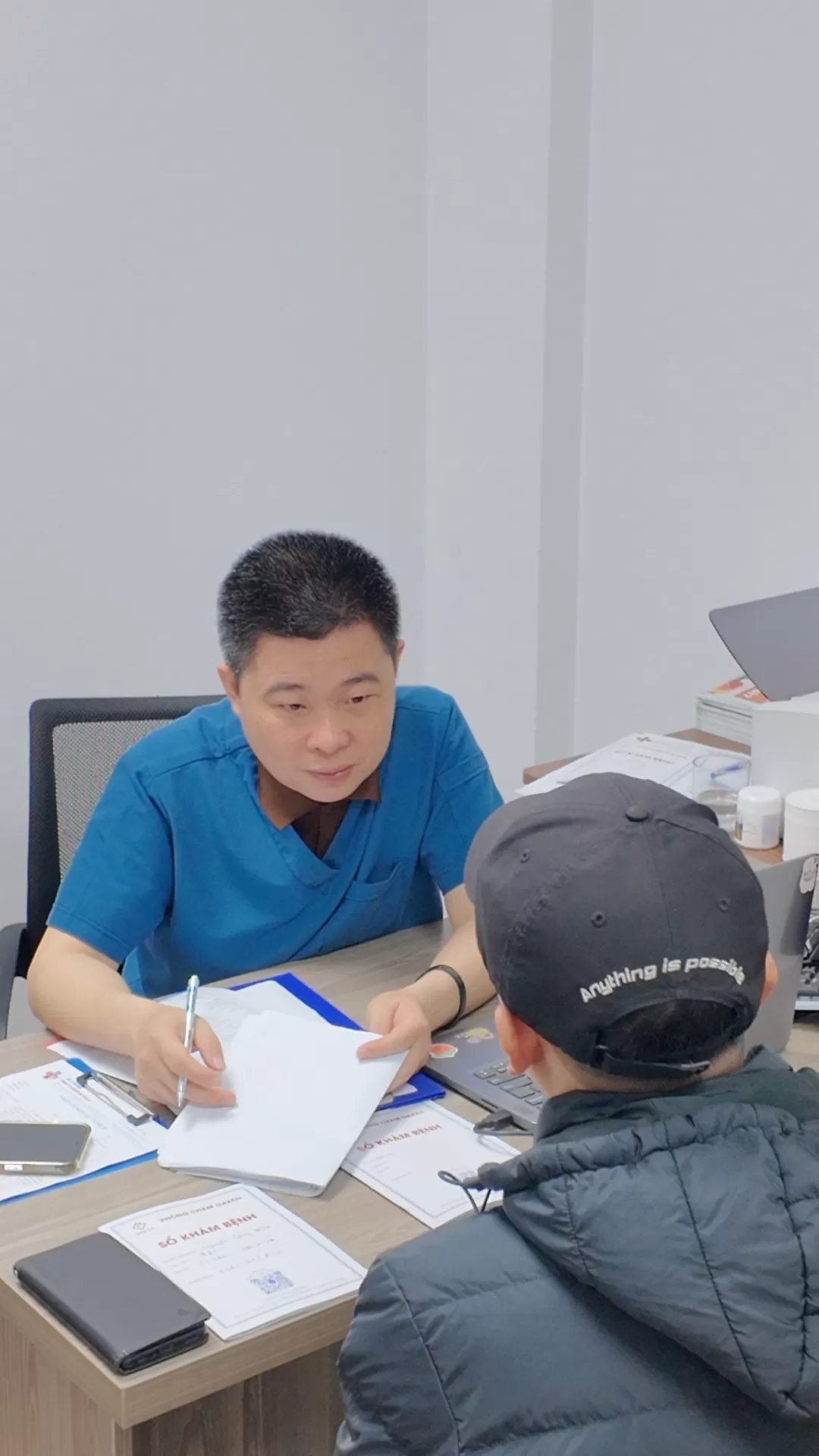 Rụng tóc do tuyến giáp: Phân biệt ngay kẻo uổng công chữa