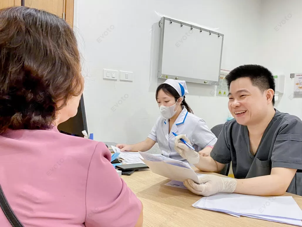 Rụng tóc sau 30 tuổi: Đừng để hormone âm thầm phá hủy mái tóc