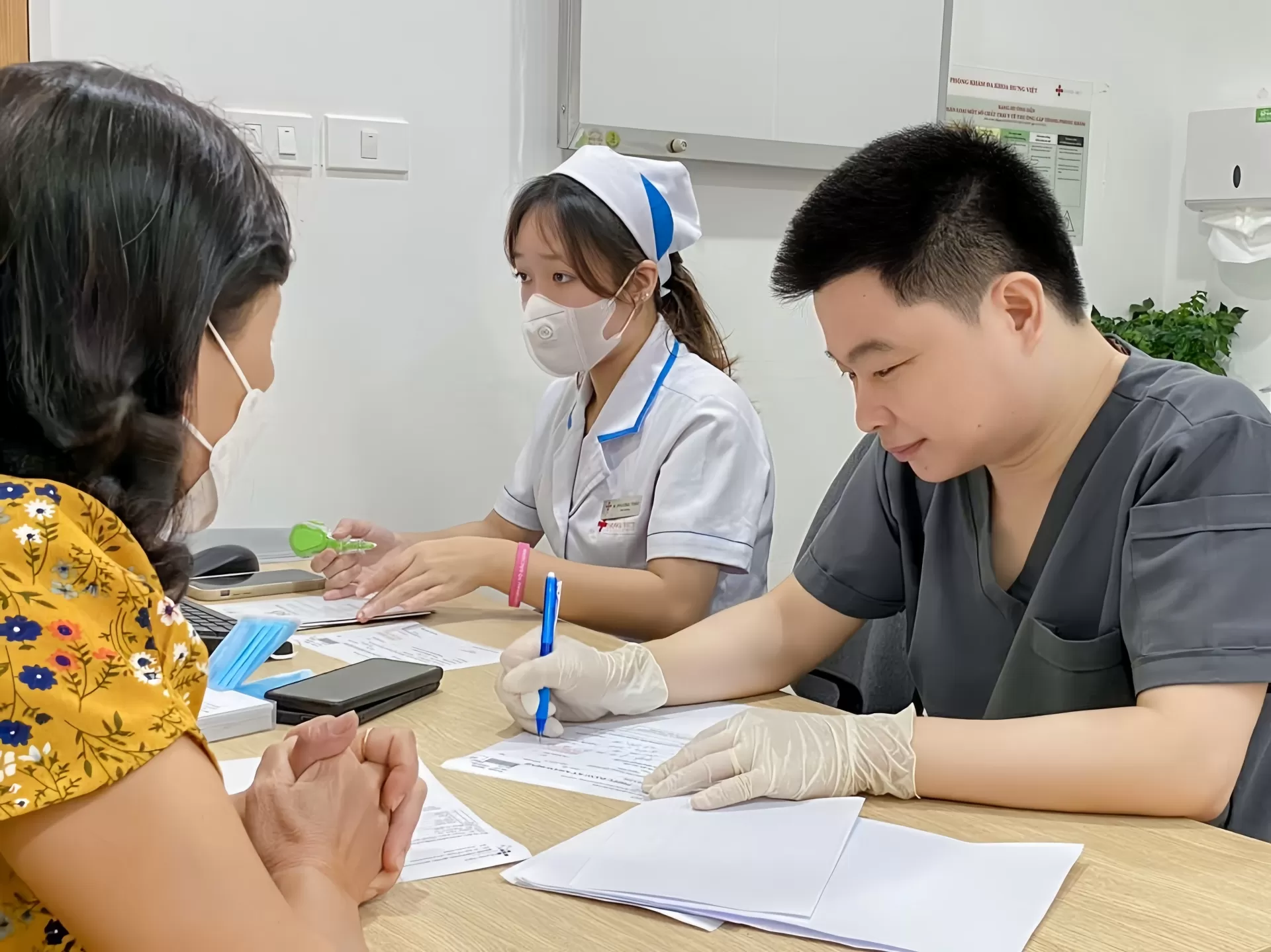 Rụng tóc do tuyến giáp: Phân biệt và điều trị đúng hướng