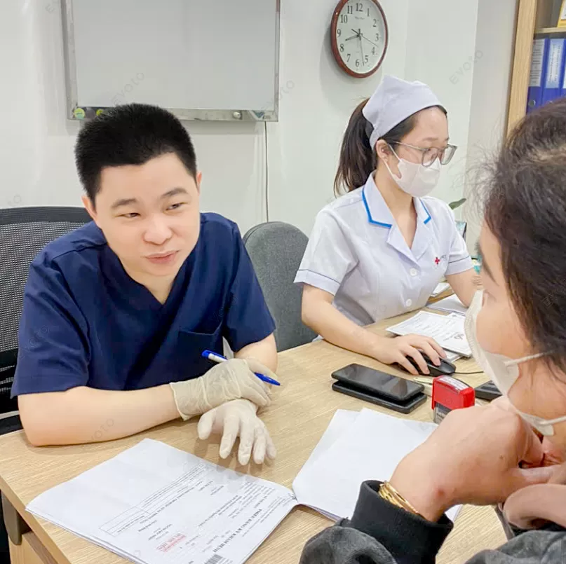 Rụng tóc do tuyến giáp: Đừng nhầm lẫn với rụng tóc thường