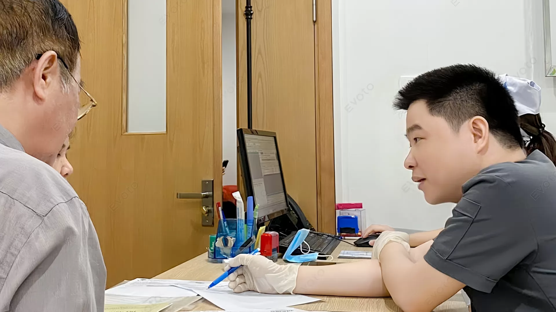 Basedow: Điều trị nội khoa hay xạ trị iod – Quyết định nào đúng?
